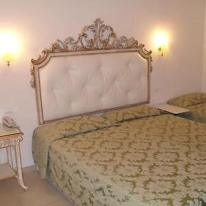 3* Maison d'hôtes Residenza Due Torri Check In Presso Vicolo Cattani 7